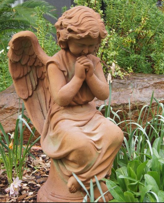 ANGEL PRAYING 